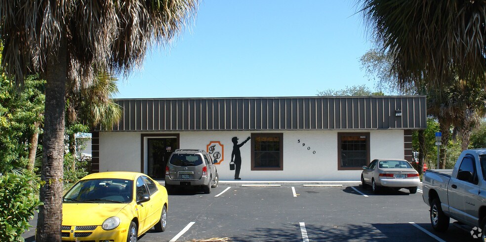 5900 Taylor Rd, Naples, FL à louer - Photo de l’immeuble – Image 3 sur 3