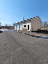 238 Lein Rd, West Seneca, NY à louer Photo de l’immeuble– Image 1 sur 7