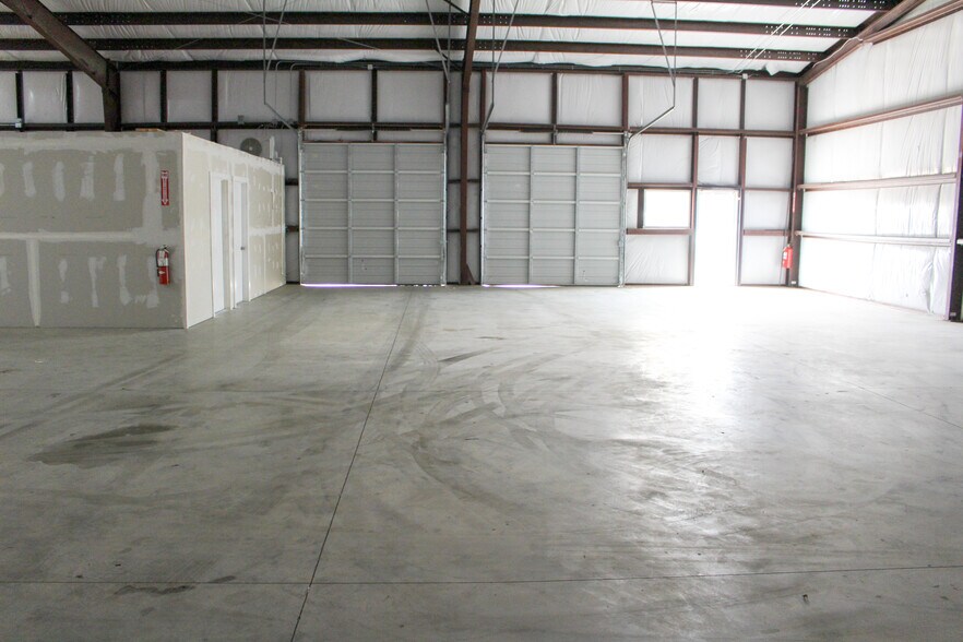 600 S Cherry Ln, White Settlement, TX à louer - Photo de l’immeuble – Image 2 sur 12