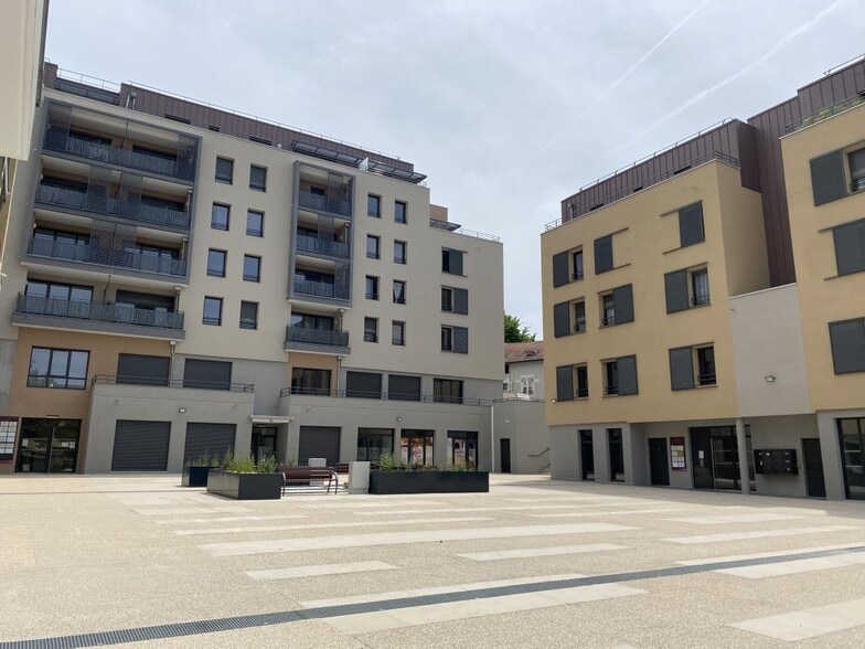 45 Place De La Vieille Porte, Belley à louer - Photo de l’immeuble – Image 2 sur 5