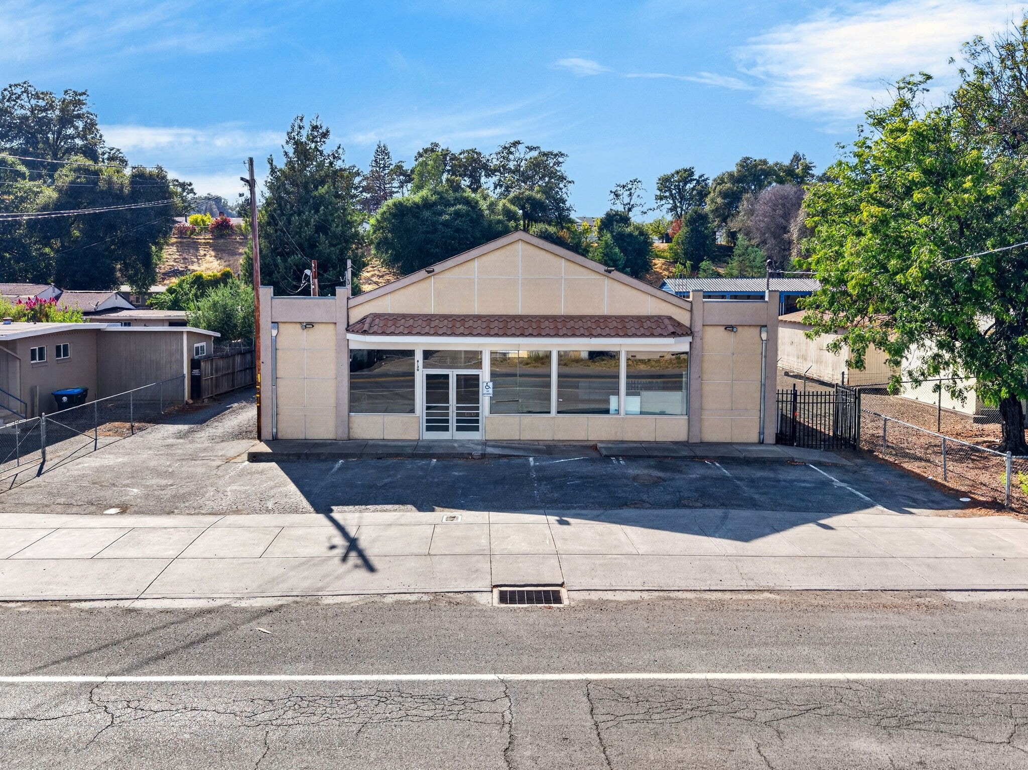 6130 N State St, Ukiah, CA à louer Photo de la construction– Image 1 sur 7