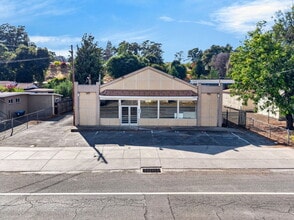 6130 N State St, Ukiah, CA à louer Photo de la construction– Image 1 sur 7