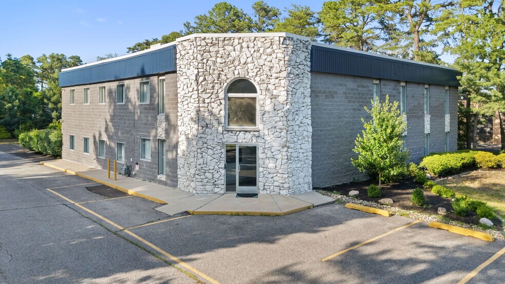 411 Commerce Ln, West Berlin, NJ à vendre - Photo de l’immeuble – Image 1 sur 43