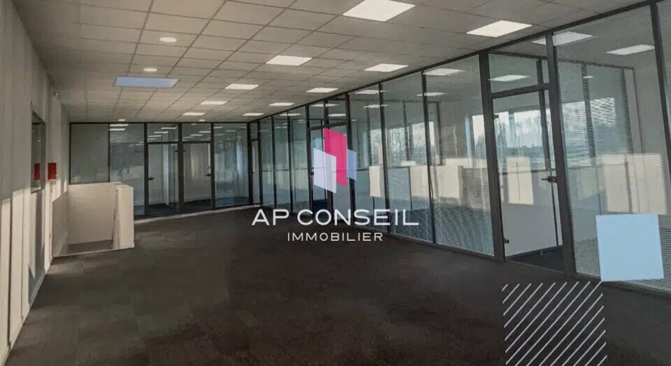 Local d'activités dans Plaisir à vendre - Photo de l’immeuble – Image 3 sur 6