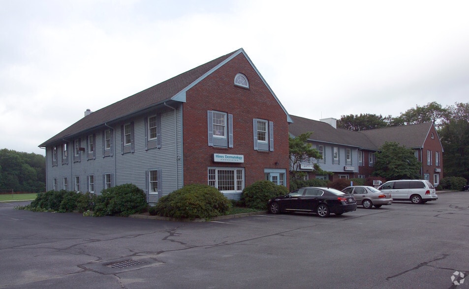 555 Pleasant St, Attleboro, MA à louer - Photo principale – Image 1 sur 58
