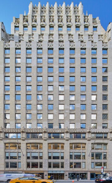 400 Madison Ave, New York, NY à louer - Photo de l’immeuble – Image 3 sur 15