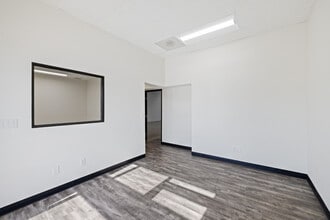 15131-15151 Goldenwest Cir, Westminster, CA à louer Photo intérieure– Image 2 sur 9