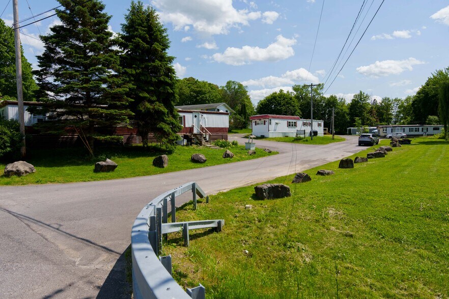 2960 Atlantic Ave, Stottville, NY à vendre - Photo principale – Image 1 sur 22
