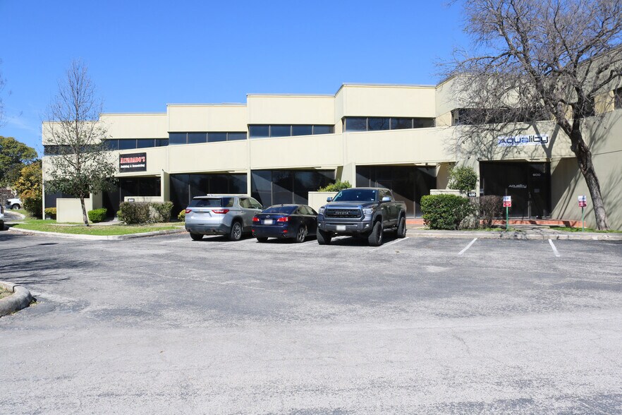 500 Sandau Rd, San Antonio, TX à louer - Photo de l’immeuble – Image 2 sur 6