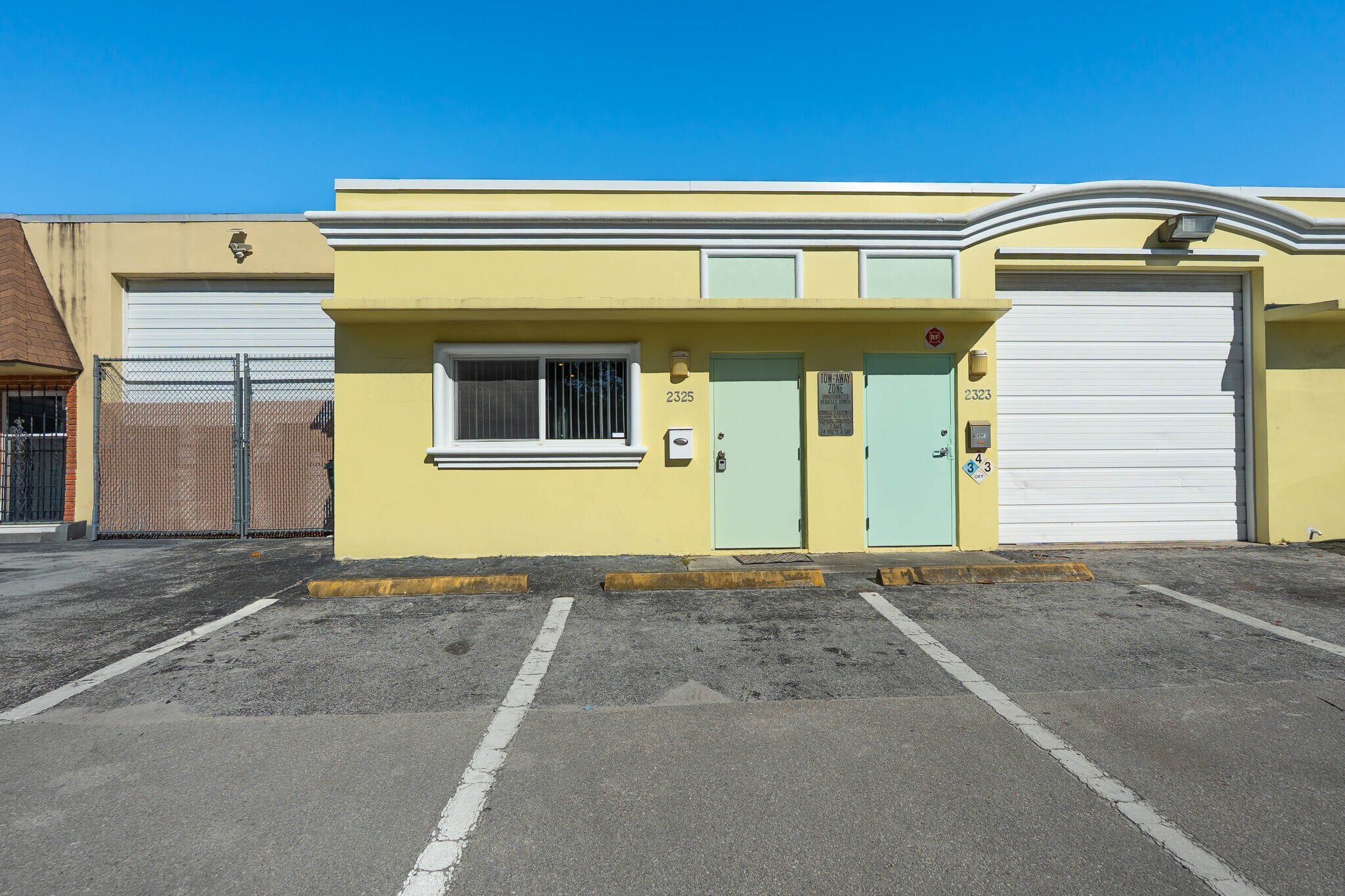 2325 NW 30th St, Oakland Park, FL à louer Photo principale– Image 1 sur 16