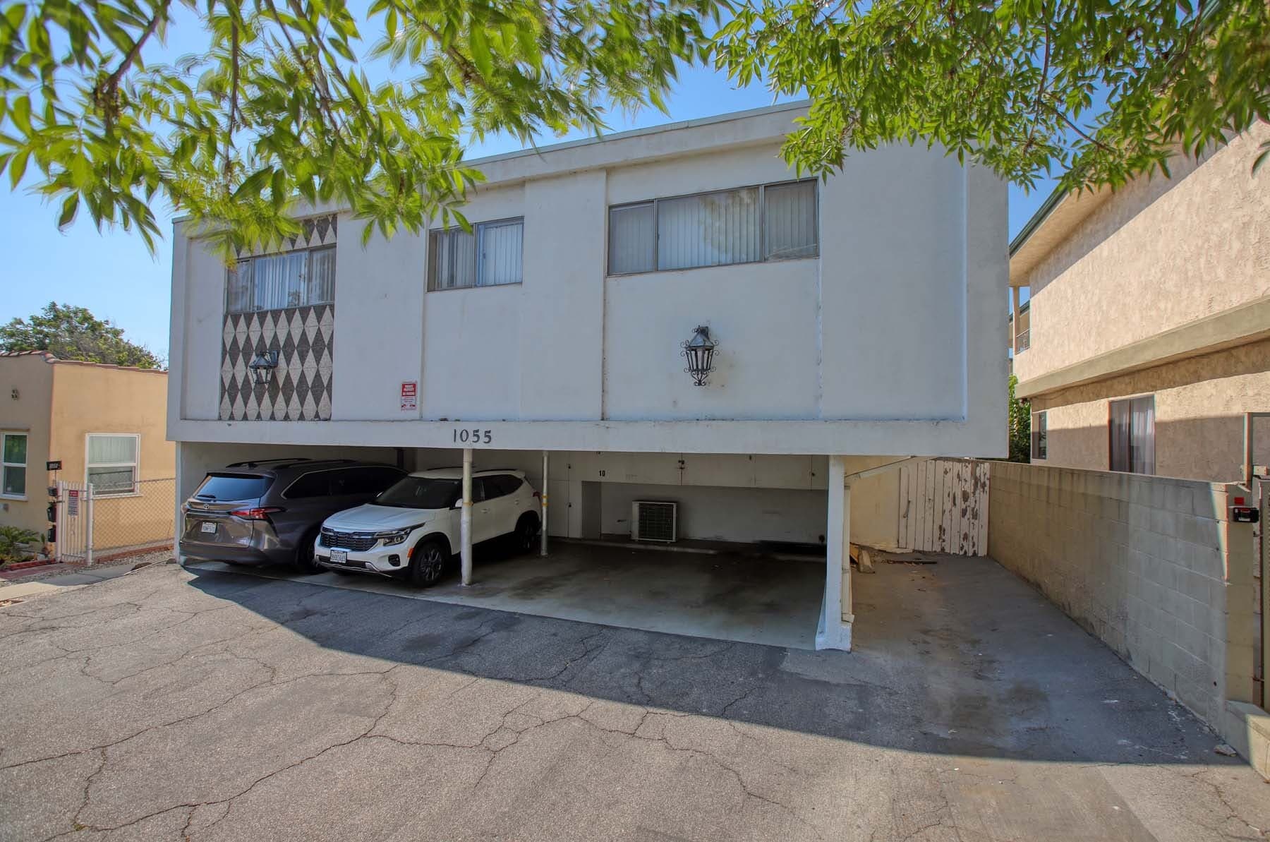 1055 Grover Ave, Glendale, CA à vendre Photo de l’immeuble– Image 1 sur 32