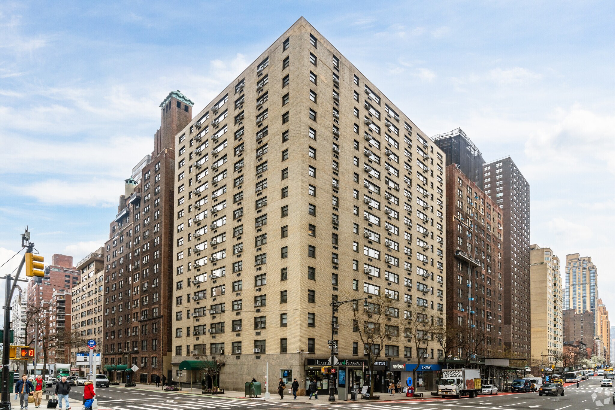 994-1000 First Ave, New York, NY à louer Photo principale– Image 1 sur 10