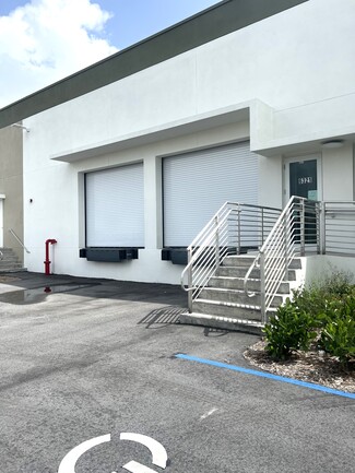 Plus de détails pour 6321 NW 37th Ave, Miami, FL - Industriel/Logistique à louer