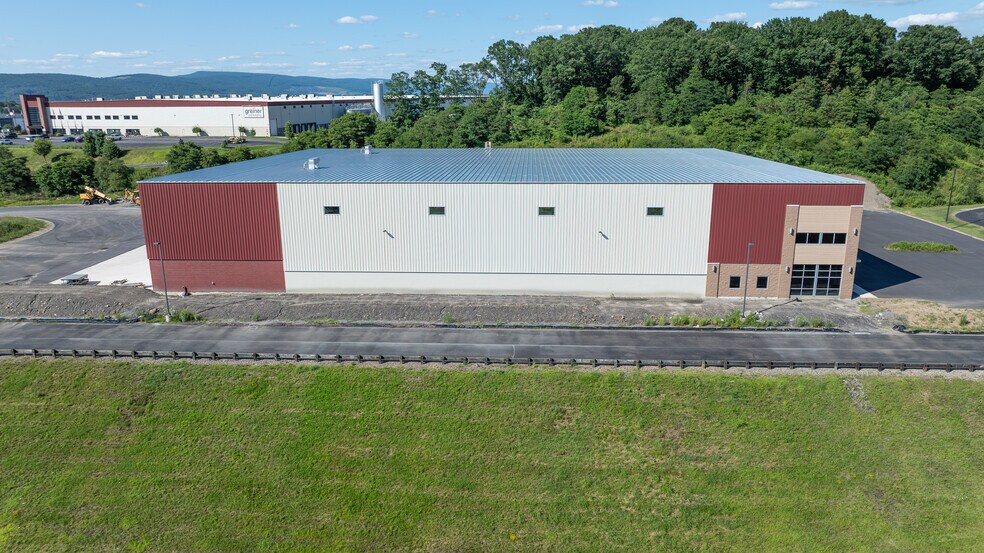 151-191 Enterprise Way, Pittston Township, PA à louer - Aérien – Image 3 sur 6