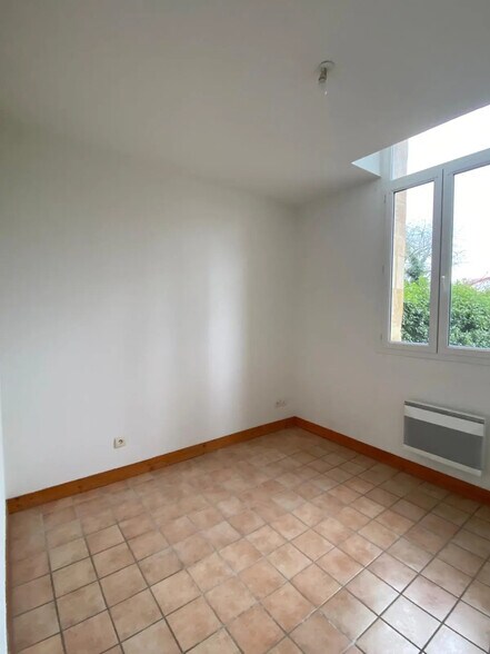 Bureau dans Bassens à louer - Photo de l’immeuble – Image 2 sur 3