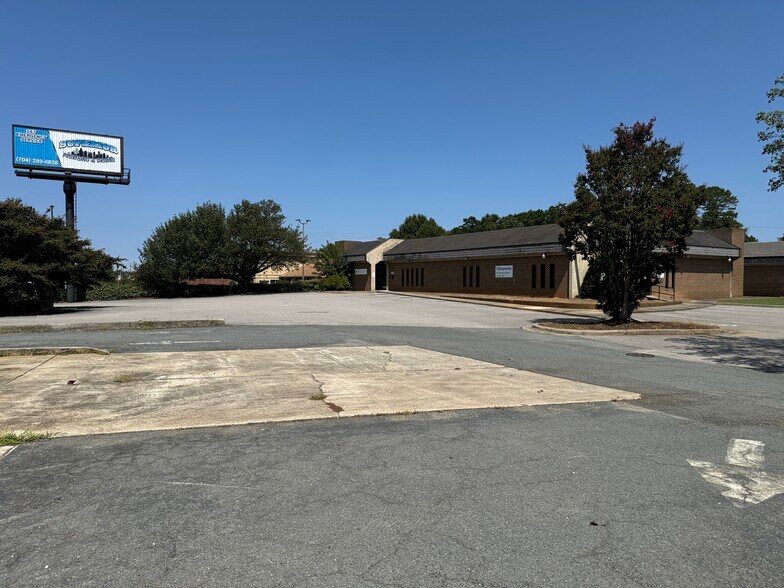 2208 W Roosevelt Blvd, Monroe, NC à louer - Photo de l’immeuble – Image 2 sur 23