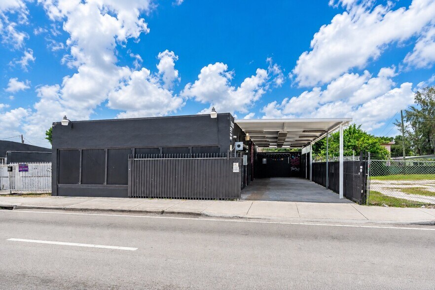 7025 NW 7th Ave, Miami, FL à vendre - Photo de l’immeuble – Image 2 sur 11