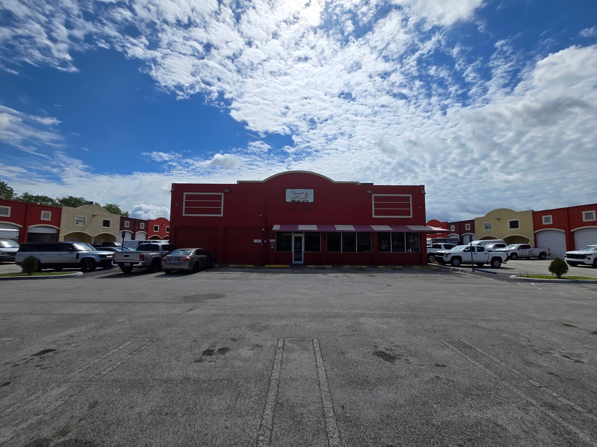 13921 SW 143rd Ct, Miami, FL à louer Photo de l’immeuble– Image 1 sur 13