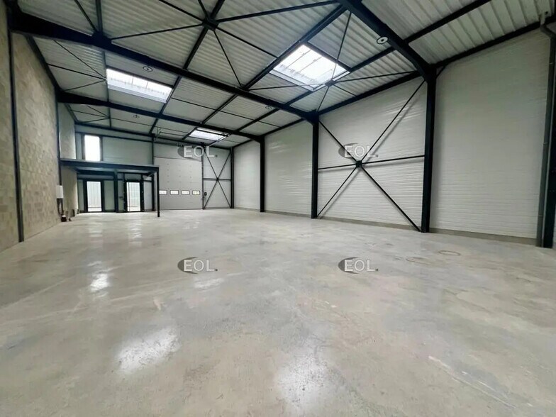 Industriel/Logistique dans Lagny-le-Sec à louer - Photo de l’immeuble – Image 1 sur 7