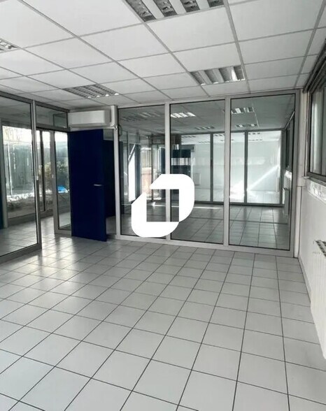 Bureau dans Grenoble à louer - Photo de l’immeuble – Image 3 sur 3