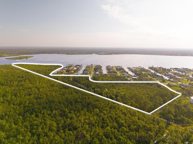 2925 Vance Ter, Port Charlotte, FL à vendre - Photo de l’immeuble – Image 2 sur 27