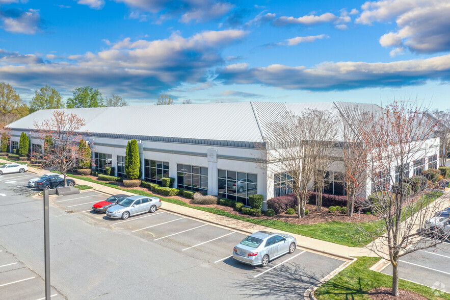 1057 Red Ventures Dr, Fort Mill, SC à louer - Photo principale – Image 1 sur 25