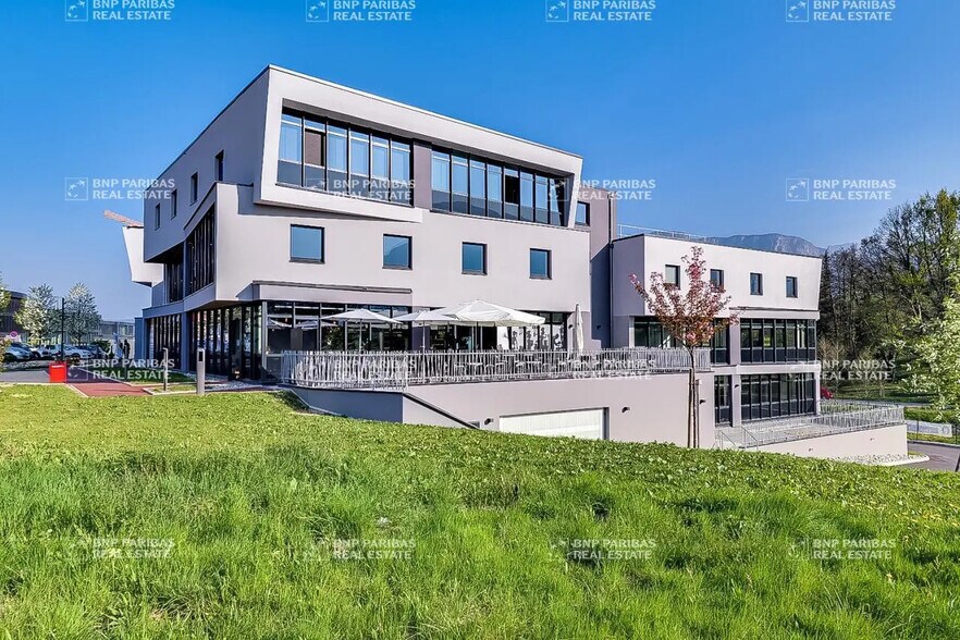 Bureau dans Challes-les-Eaux à louer - Photo de l’immeuble – Image 1 sur 10