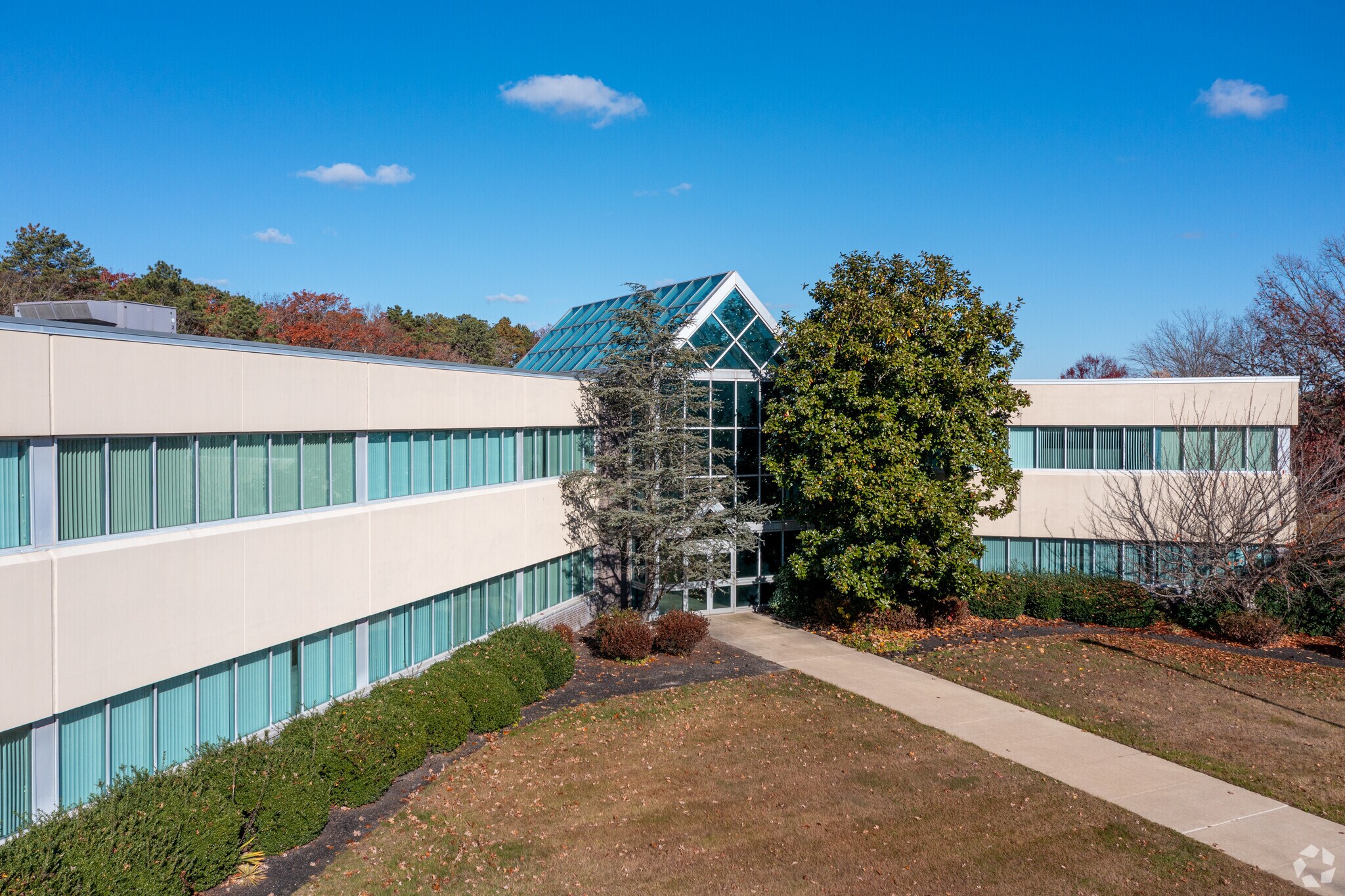 100 Decadon Dr, Egg Harbor Township, NJ à louer Photo de l’immeuble– Image 1 sur 8