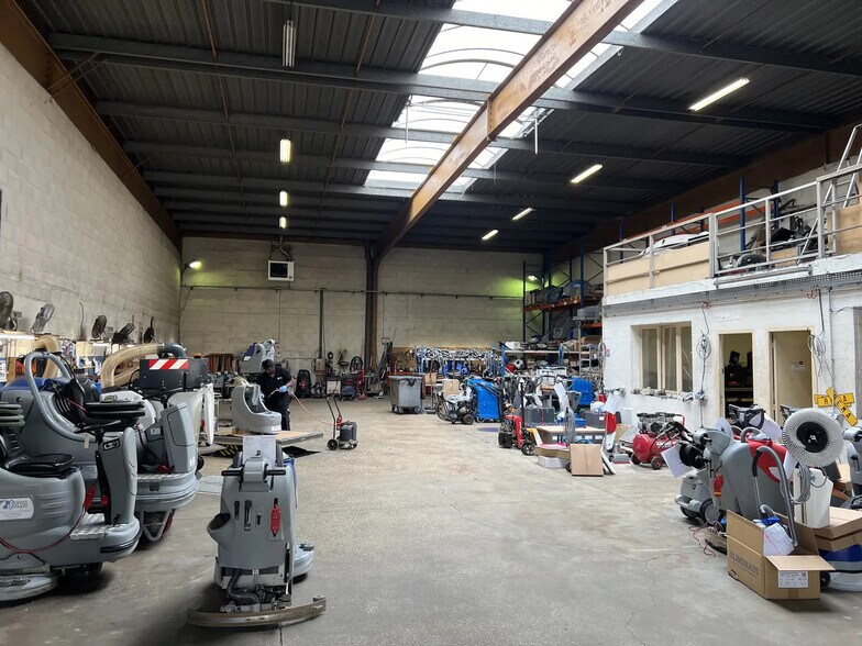 Industriel/Logistique dans Bezons à louer - Photo de l’immeuble – Image 3 sur 4