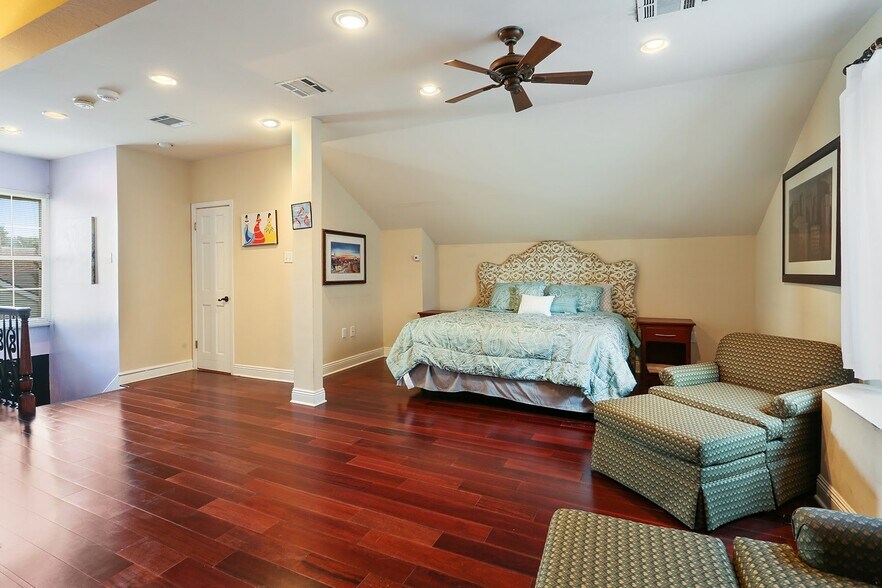 1030 Burgundy St, New Orleans, LA à vendre - Photo de l’immeuble – Image 3 sur 22