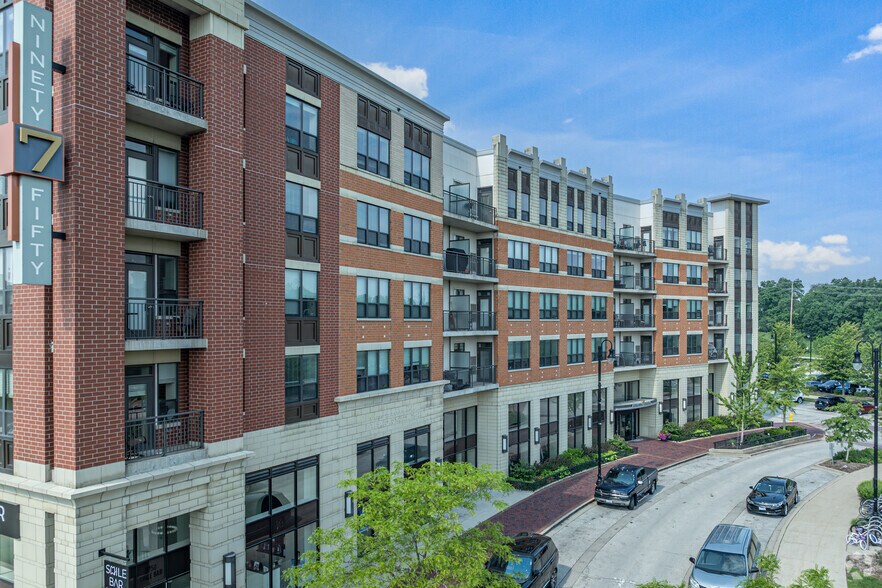 9750 Crescent Park Cir, Orland Park, IL à louer - Photo de l’immeuble – Image 2 sur 21