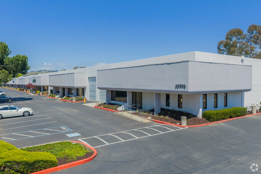 1495-1497 Zephyr Ave, Hayward, CA à louer - Photo de l’immeuble – Image 1 sur 16