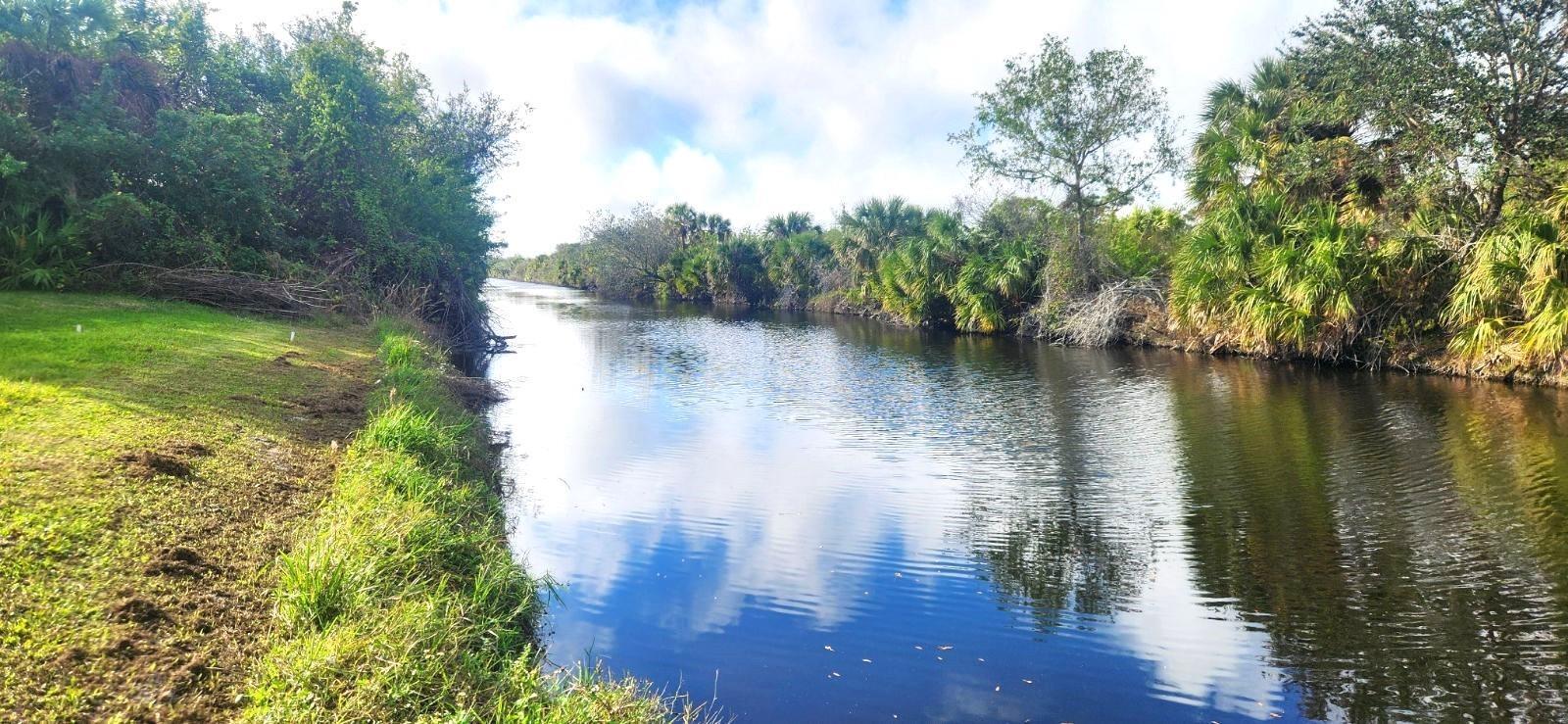 328 Baytree Dr, Rotonda West, FL à vendre Photo de l’immeuble– Image 1 sur 5