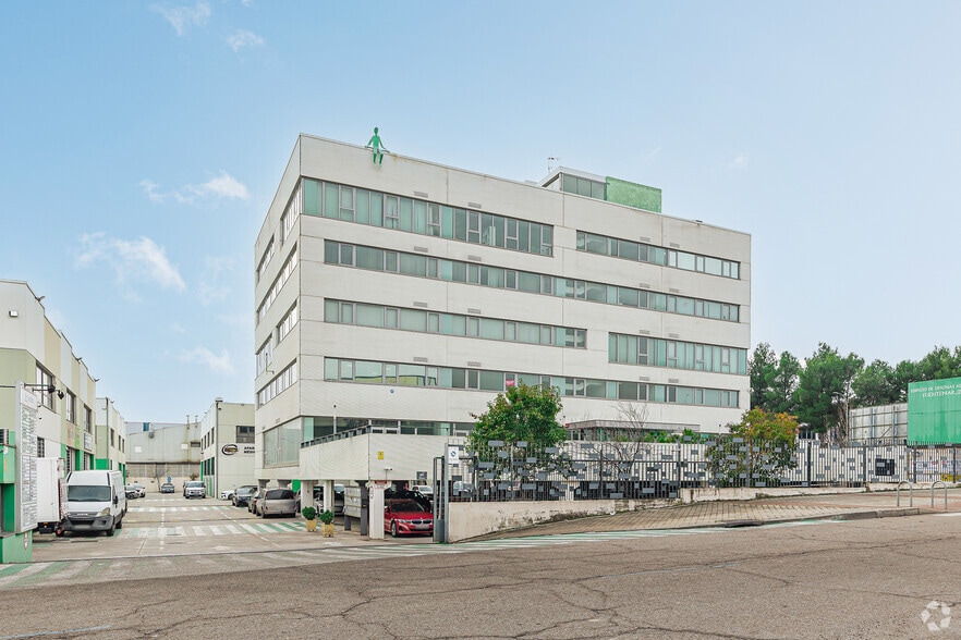 Industriel/Logistique dans Coslada, Madrid à vendre - Photo de l’immeuble – Image 1 sur 2