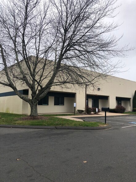 820 Prospect Hill Rd, Windsor, CT à louer - Photo de l’immeuble – Image 2 sur 3