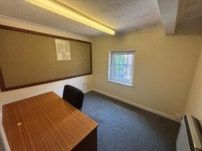 1B Roise St, Bedford à louer Photo de l’immeuble– Image 1 sur 6
