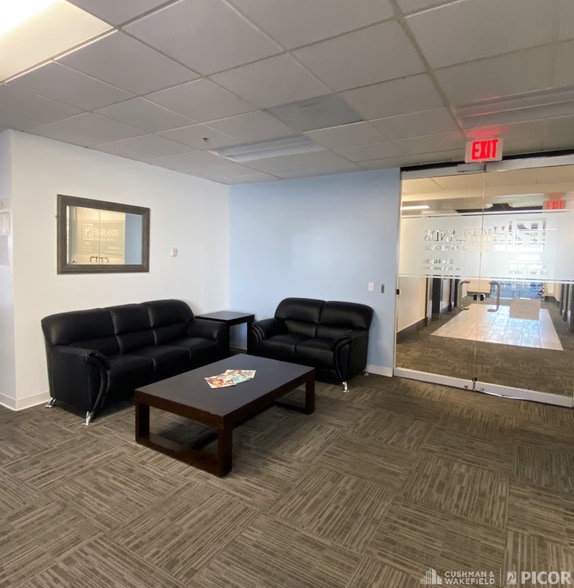 5151 E Broadway Blvd, Tucson, AZ à louer - Photo de l’immeuble – Image 2 sur 9