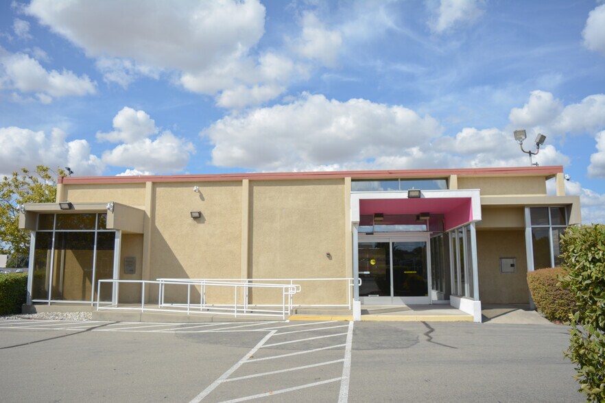 5440 Dudley Blvd, Mcclellan, CA à louer - Photo de l’immeuble – Image 1 sur 6