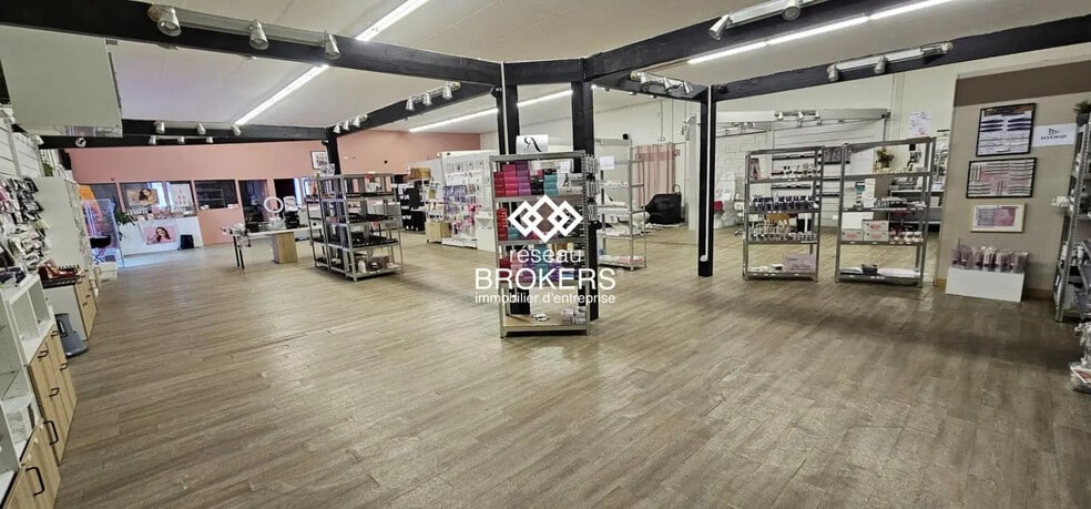 Local commercial dans Cournon-d'Auvergne à louer - Photo de l’immeuble – Image 3 sur 9