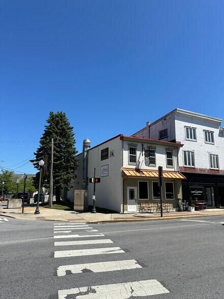 105 E Lancaster Ave, Downingtown, PA à louer - Photo de l’immeuble – Image 3 sur 31