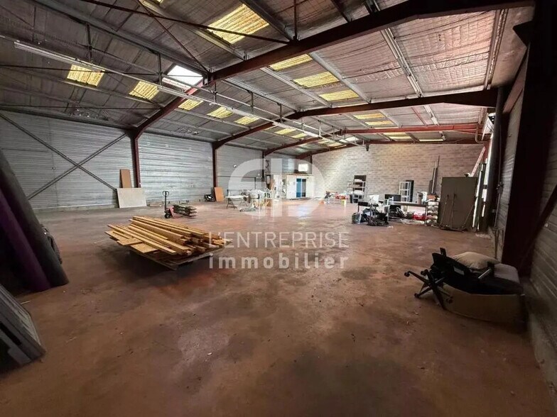 Industriel/Logistique dans Contes à louer - Photo de l’immeuble – Image 2 sur 6