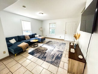 Plus de détails pour 324 W Elting St, Macomb, IL - Logement à vendre