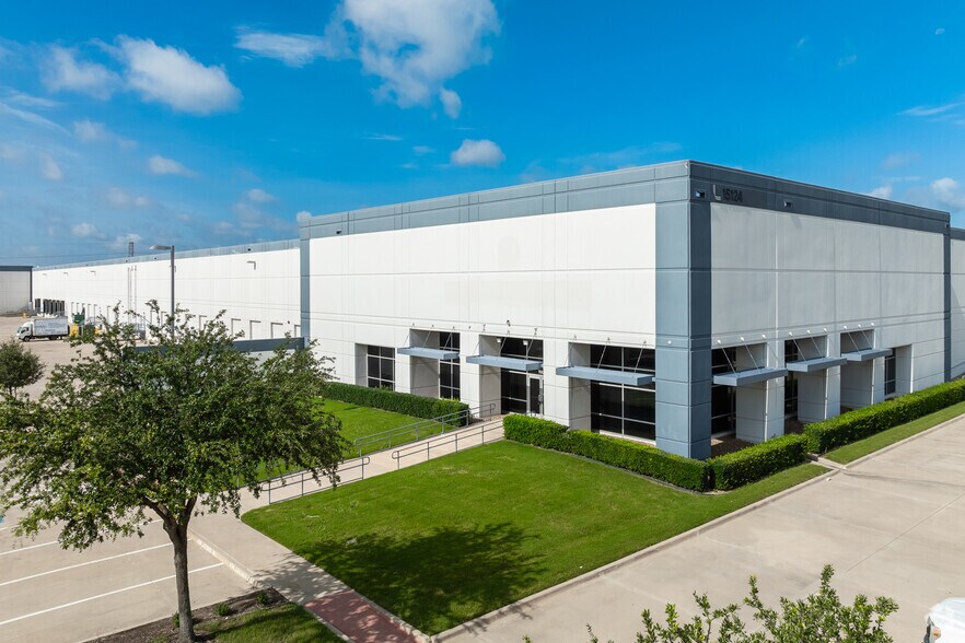 15124 Grand River Rd, Fort Worth, TX à louer - Photo de l’immeuble – Image 1 sur 22