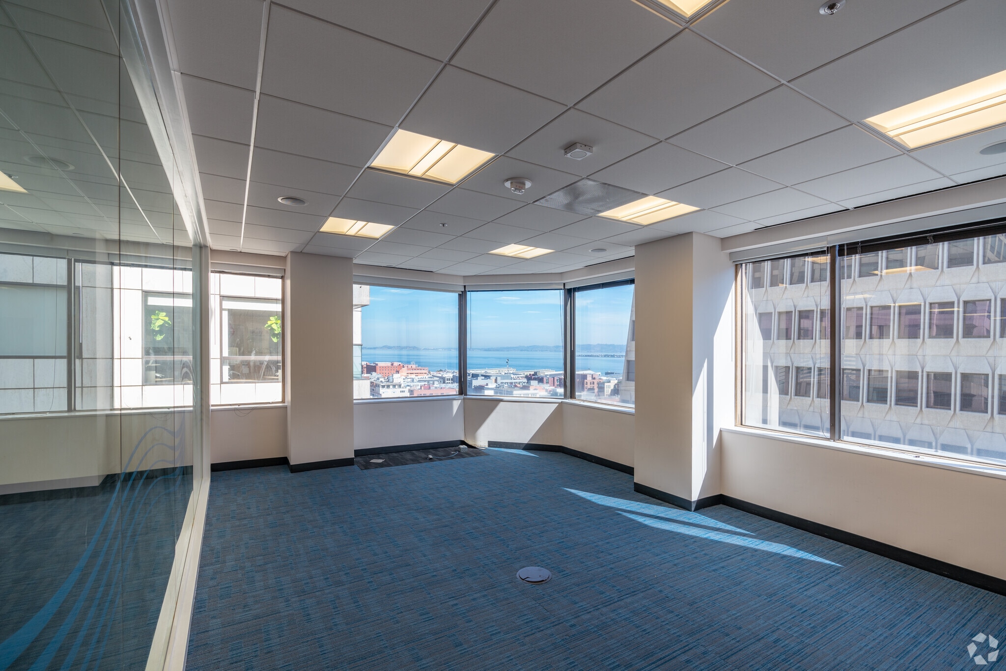 601 Montgomery St, San Francisco, CA à louer Photo intérieure– Image 1 sur 2