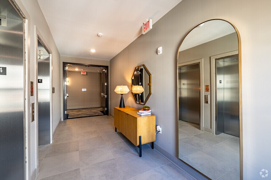 10 W Westfield Ave W, Roselle Park, NJ à louer - Hall d’entrée – Image 3 sur 116