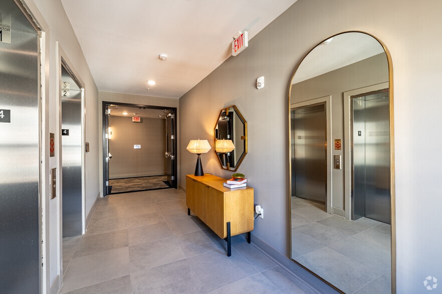 10 W Westfield Ave W, Roselle Park, NJ à louer - Hall d’entrée – Image 3 sur 67