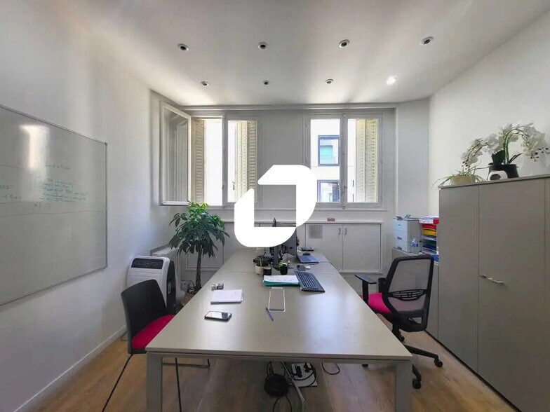 40 Avenue Kléber, Paris à louer - Photo de l’immeuble – Image 3 sur 11