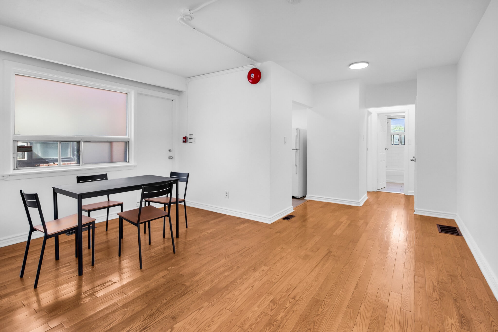 694-696 Queen St E, Toronto, ON à louer Photo intérieure– Image 1 sur 10