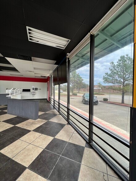 9025 N Sam Houston Pky E, Humble, TX à louer - Photo de l’immeuble – Image 2 sur 9