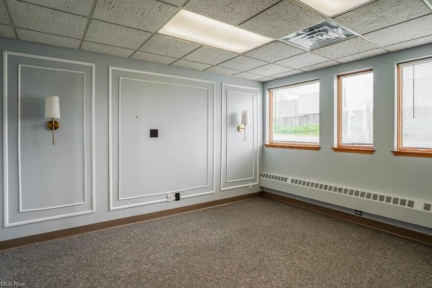 4974 Higbee Ave NW, Canton, OH à louer - Photo de l’immeuble – Image 2 sur 18